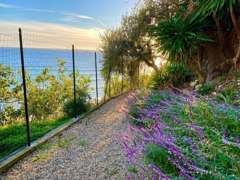 La Casa Alle Calandre Ventimiglia Bagian luar foto